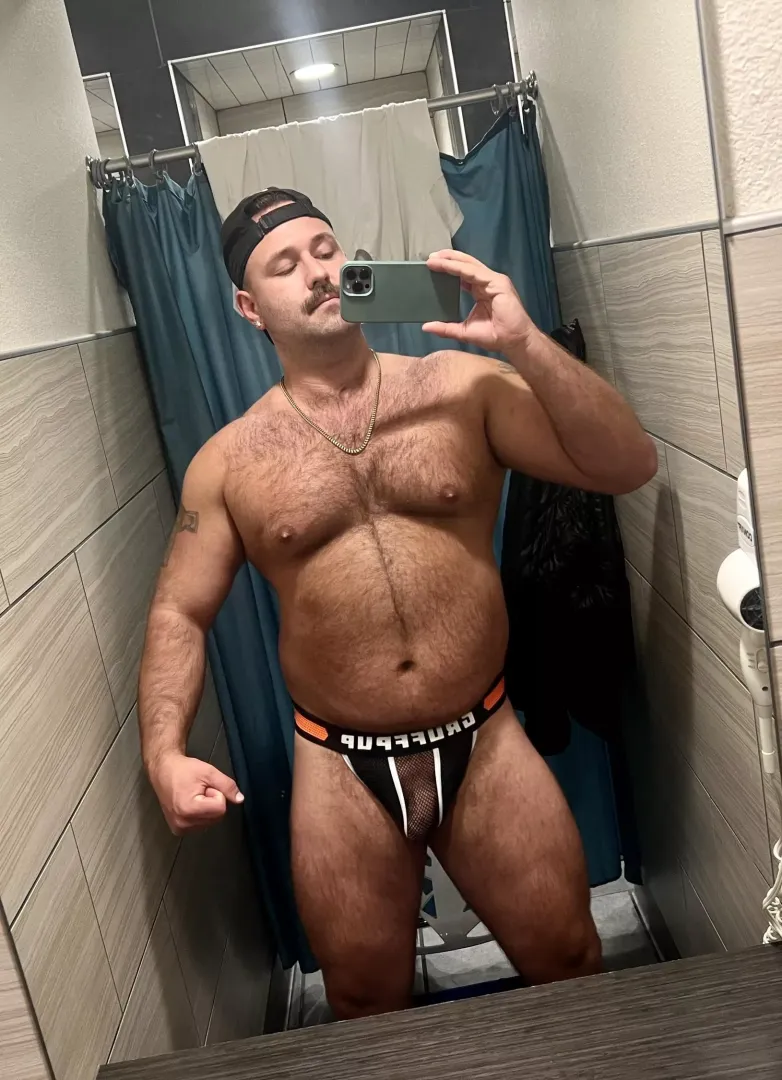 Looking for a good boy posted by Complex-Pepper1756
