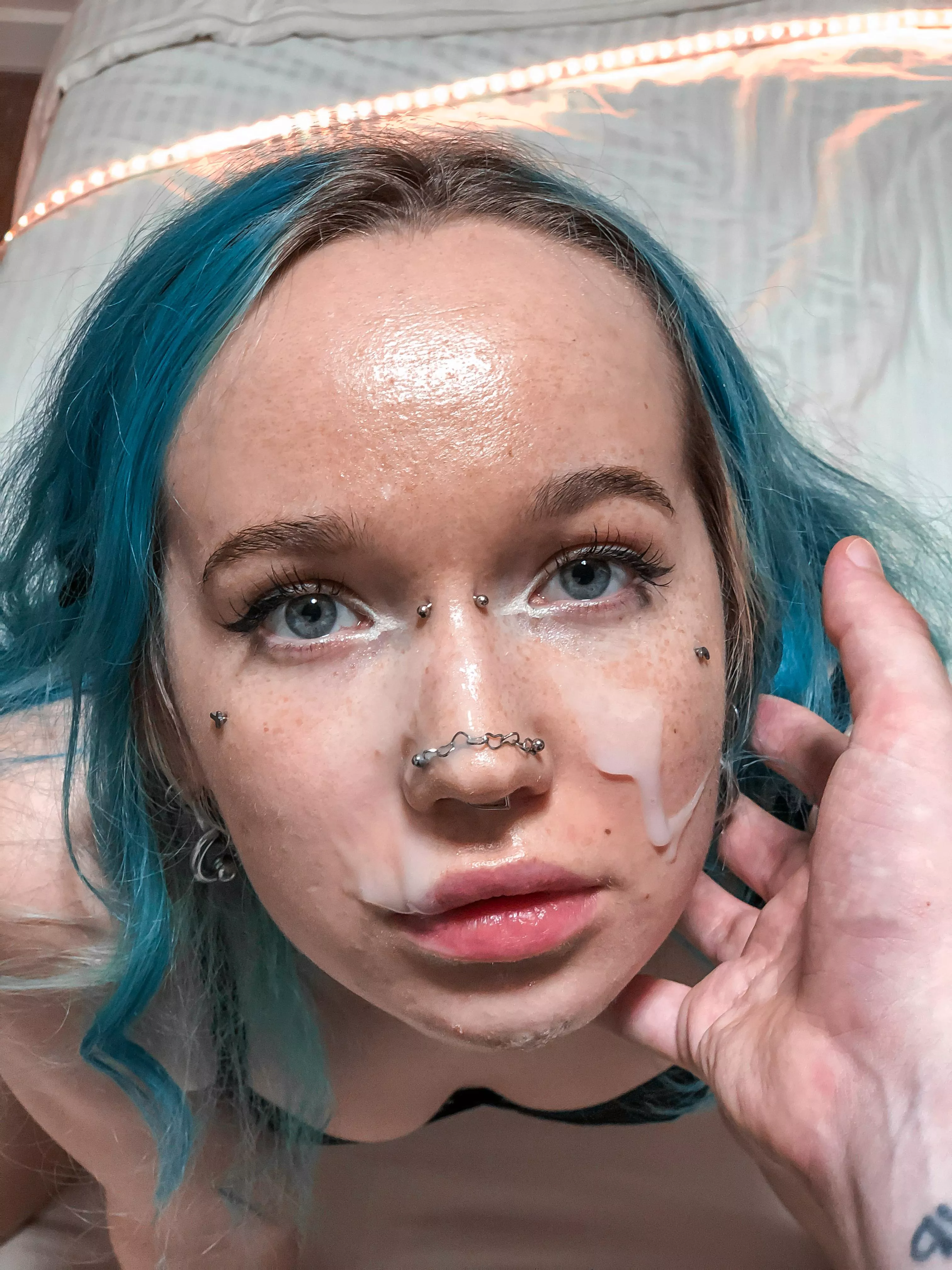 My daddy shot his cum in my face. posted by Scarletty62