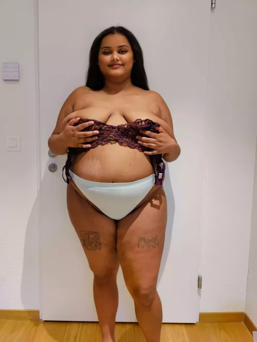 Spent the night at the Chinese food buffet, I think I've outdone myself this time 🤤 by curvypotchi