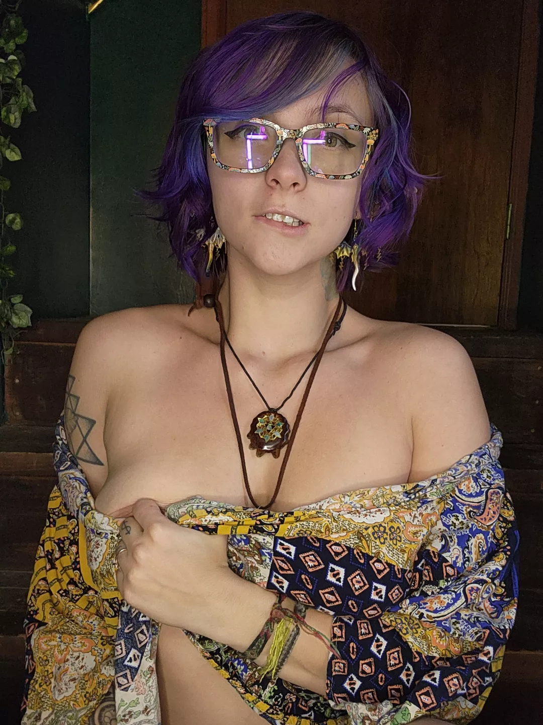 The glasses stay on😉 posted by Mavissky