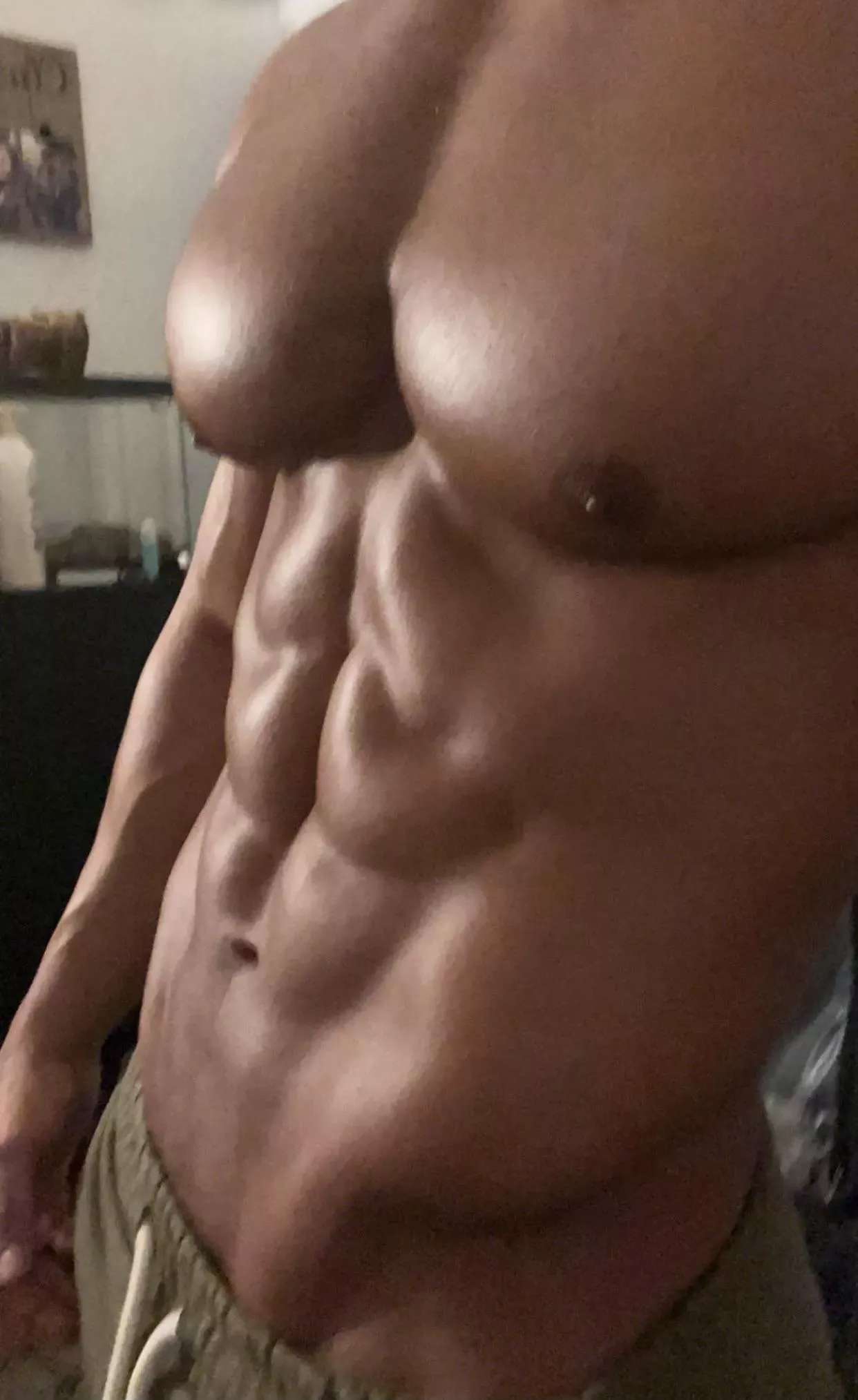Would you cum on these abs? posted by thickcockpapi