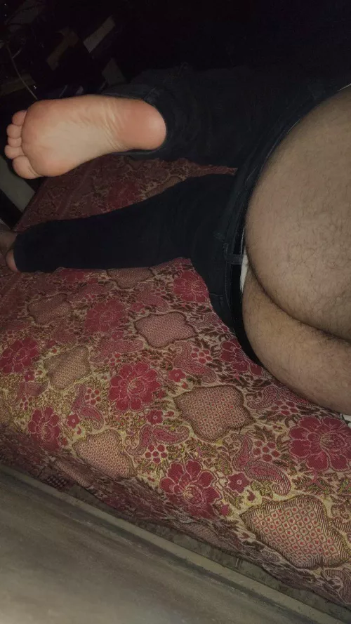Anybody wanna trade pics? Bonus points if you're into feet too by YouKnowWhoItMightBe