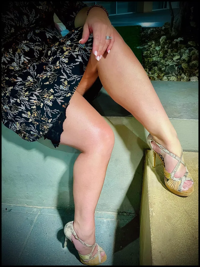 Date night phot op 📸 (Jessica Simpson’s) posted by AZ_Heel7Wife