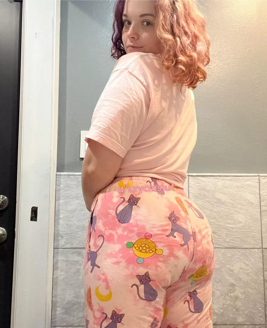 do these pajamas make my butt look big? posted by sxycmslut