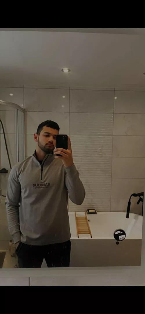 Me again … by Henderson_98