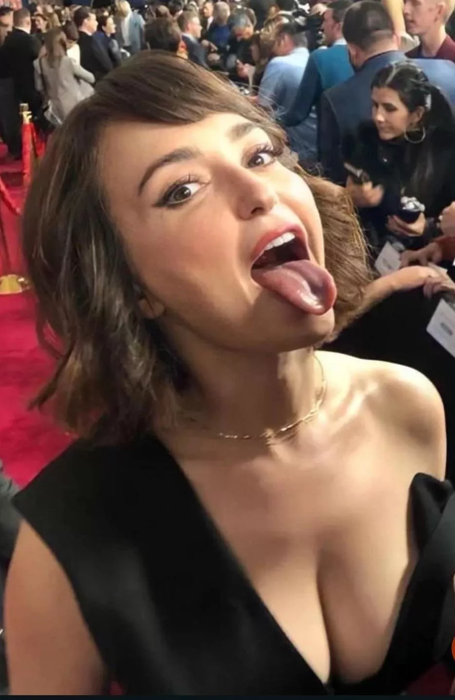 Milana Vayntrub posted by Different_Brush2717