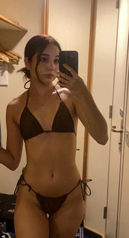 My first post here... Dont ignore me 🙈 by ReynaAllman