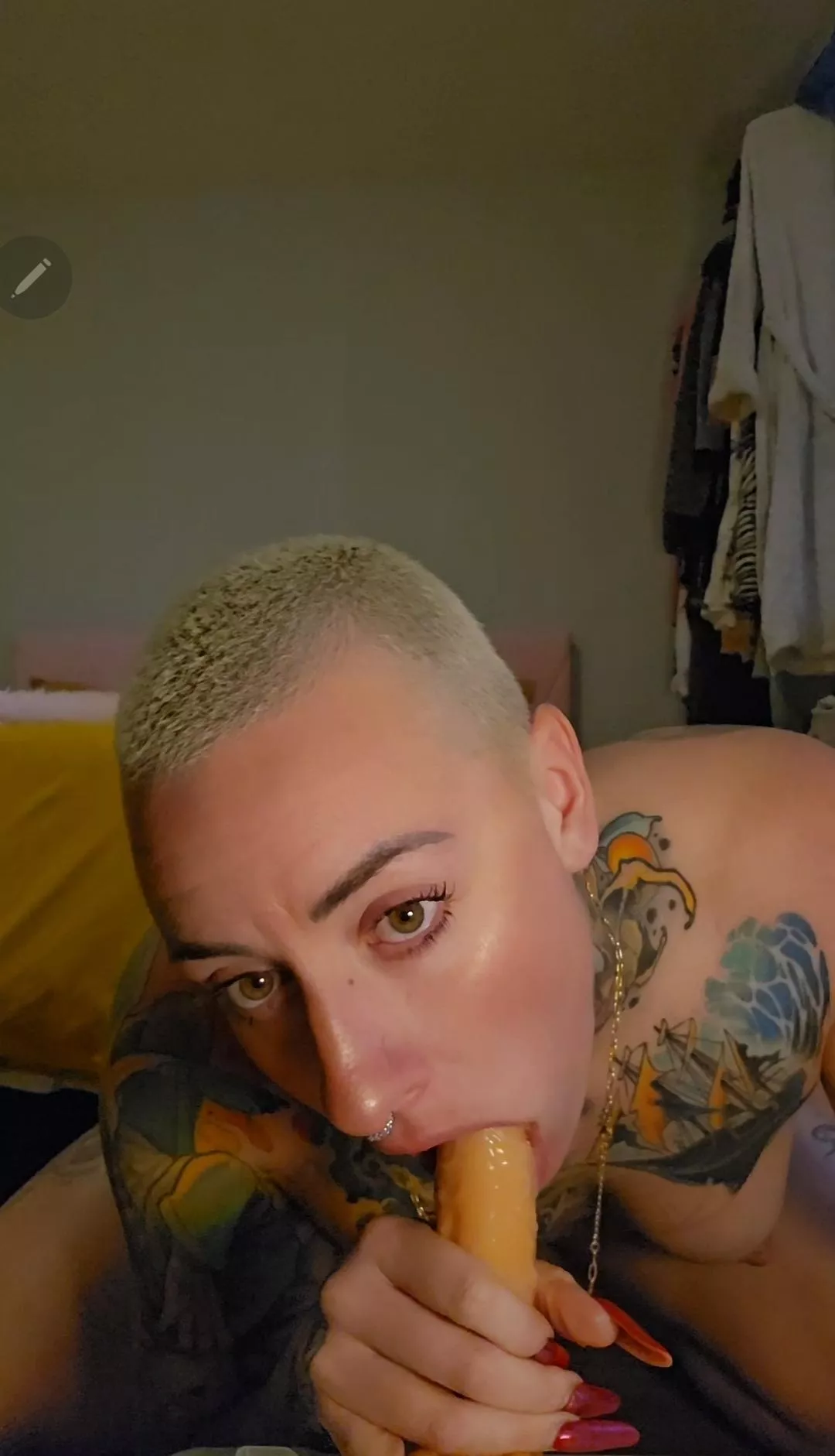 Would you like to see me looking up at you? posted by tattooedbabygirll