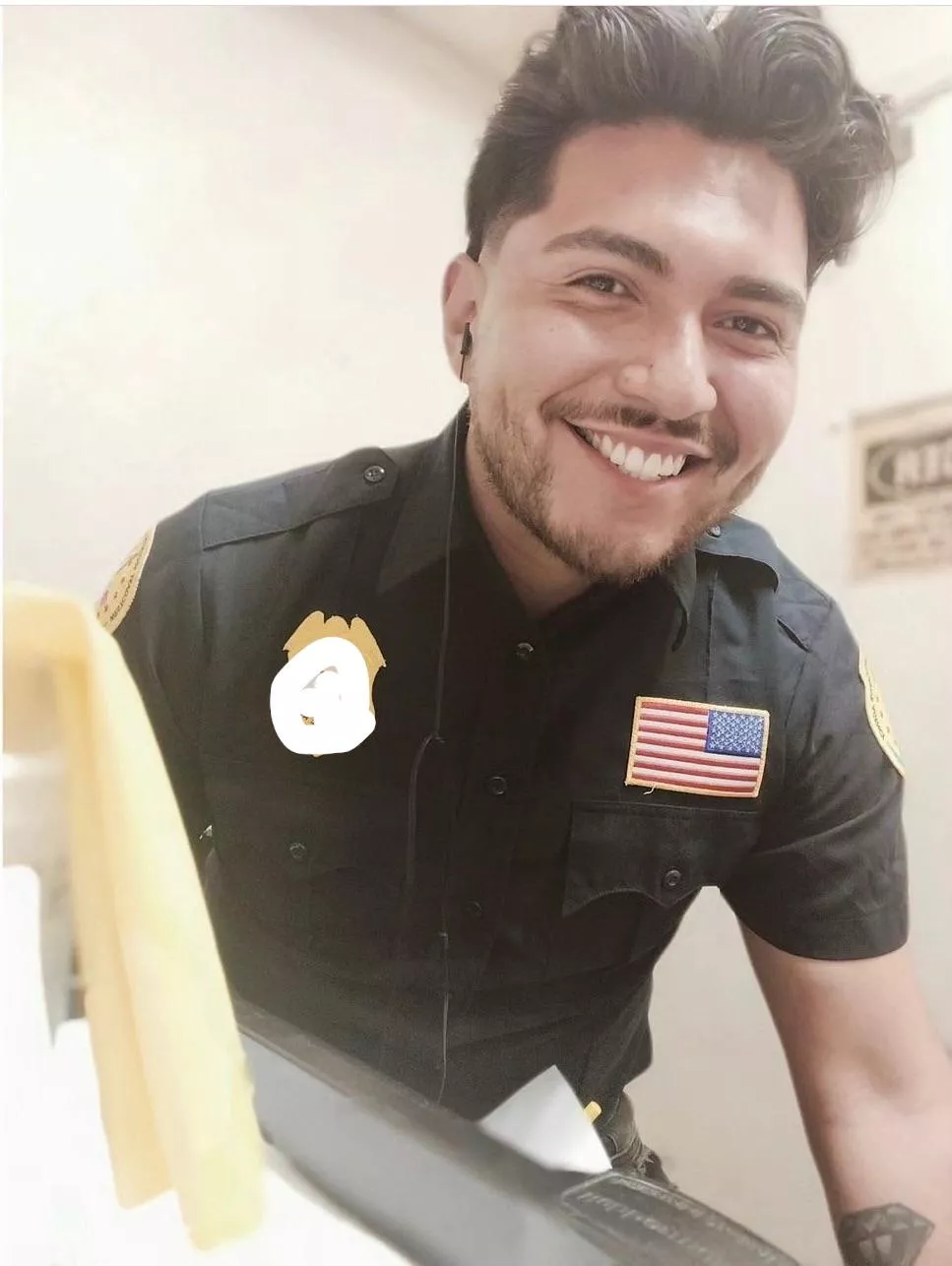 26, Mexican 6’0. Hmu ? 😄 posted by AccomplishedFix597