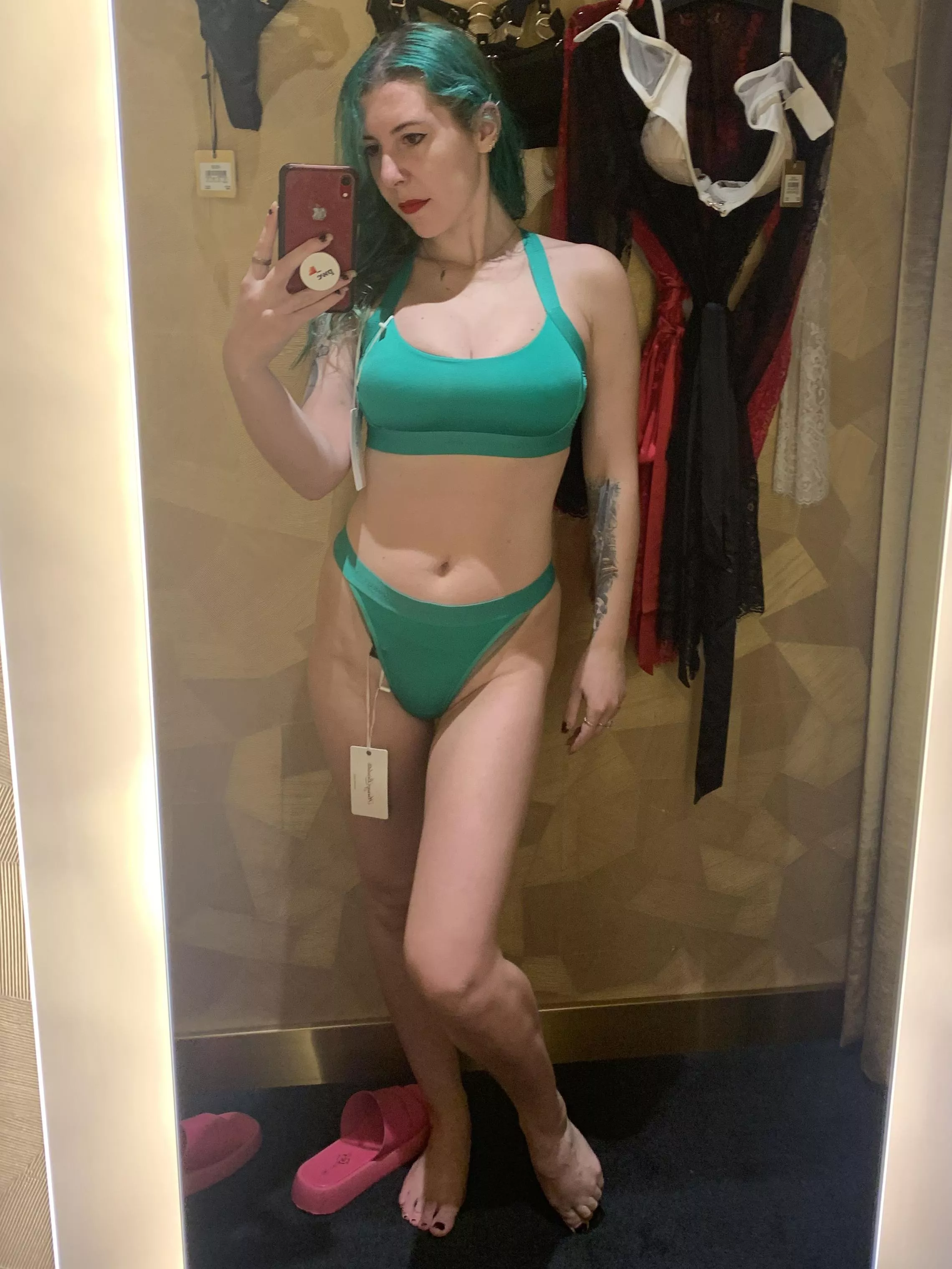 All green selfie posted by sirenskiss3