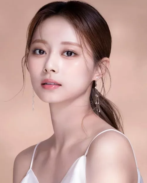 Chou Tzu-yu ... by BusyFlower9