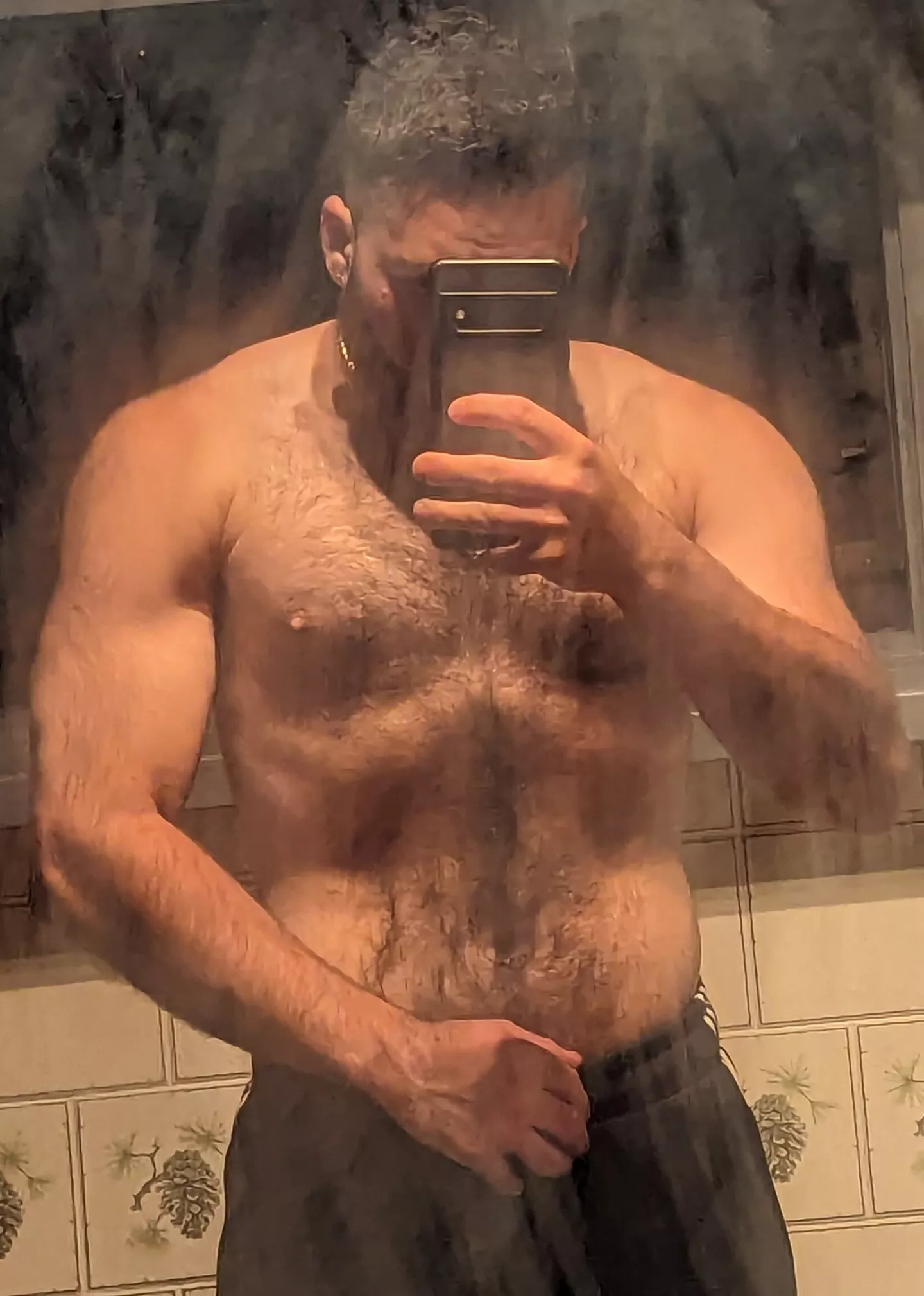 Cut co(m)ing along nicely, + a steamy mirror 👀 posted by daddythrowaway201