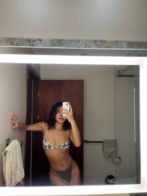 do you like my body type? by LightLionn