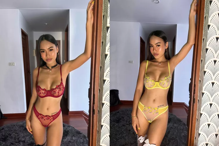 Do you prefer left or right? @Lisanarak by Radiophobiasi