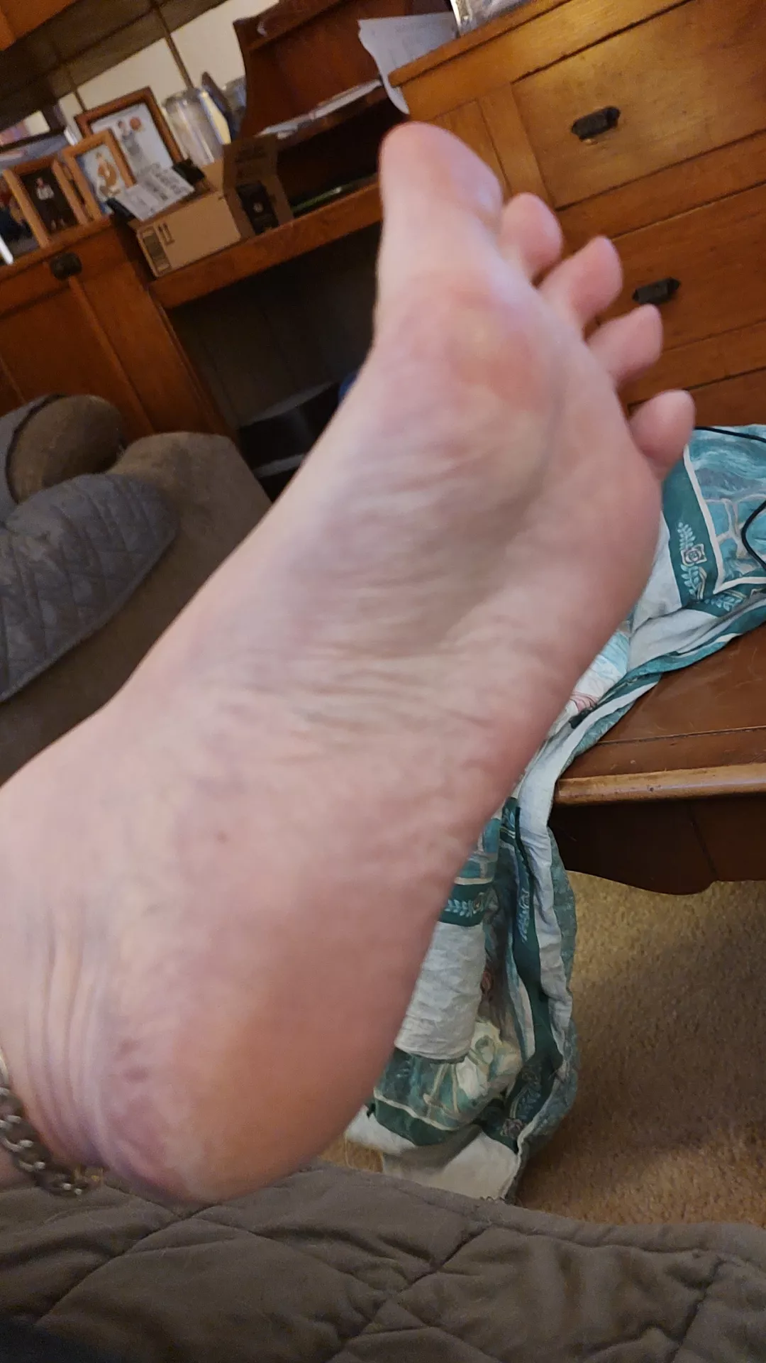 Feels sooo good to stretch my feet after a long day posted by icing_25