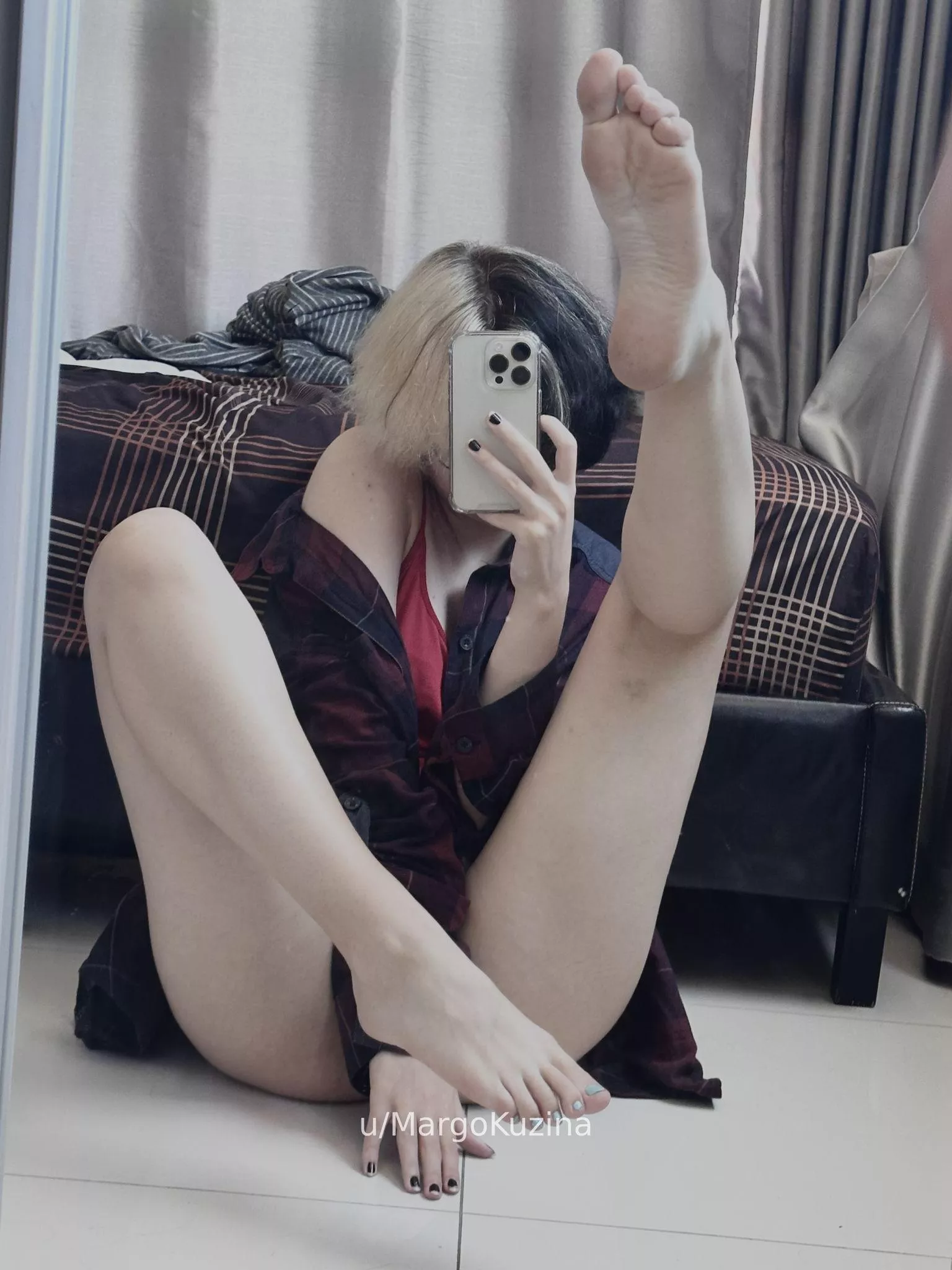 Hey, hey, hey (waving my leg) posted by MargoKuzina