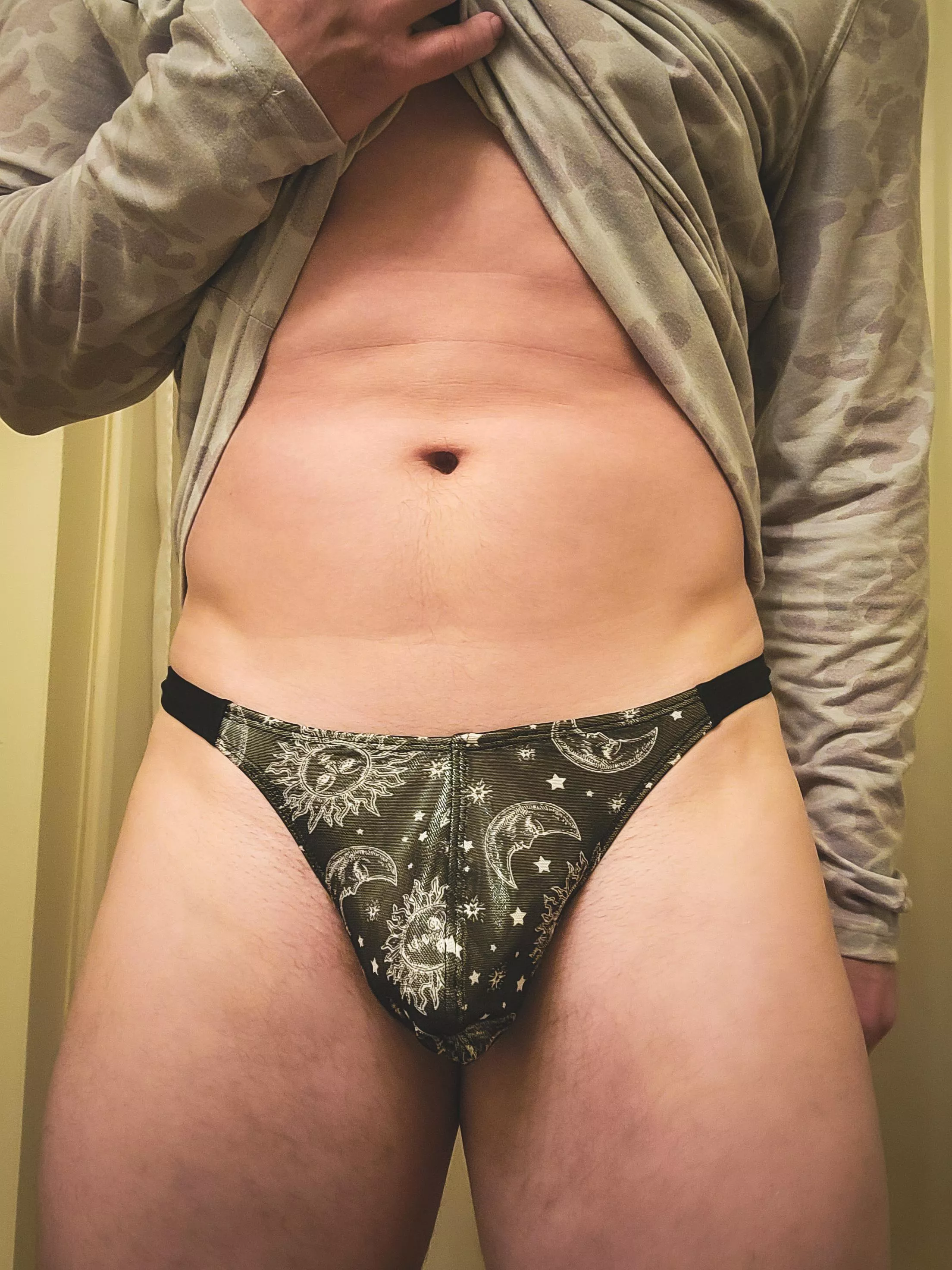 I made this thong by using mesh fabric over metallic fabric. posted by just_thongs