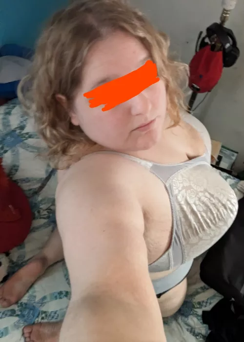 Kneeling for cock 🤤🧎🏼‍♀️ by BlondeBimboBreylin