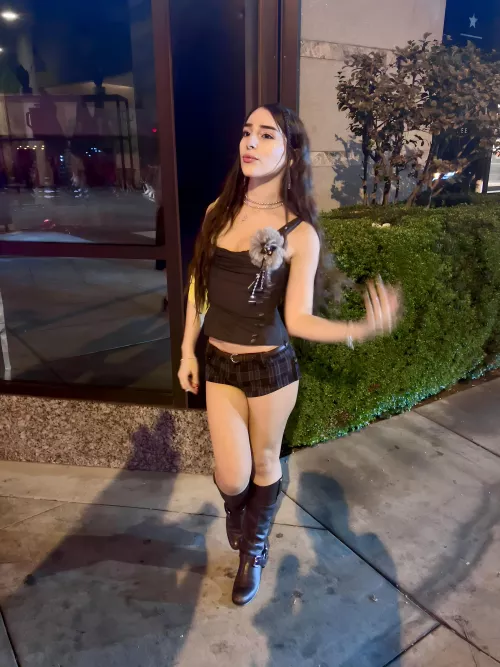 Say hi if you'd date a trans woman 💜 by syntheticbrat