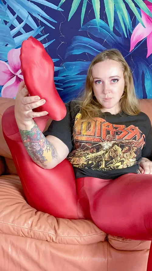 shiny pantyhose by dreamy_angel777