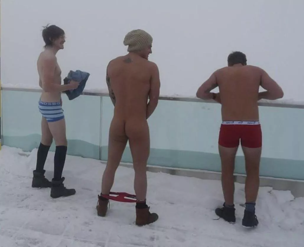 Underdressed and they don't seem to mind posted by Primal_Mantis