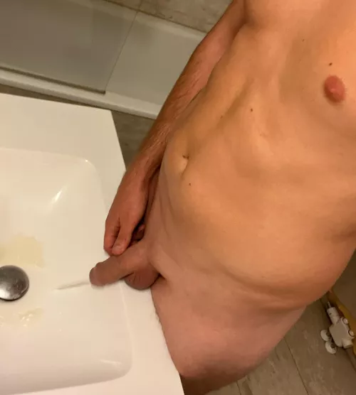 What’s better than a piss in the sink? by 19unct