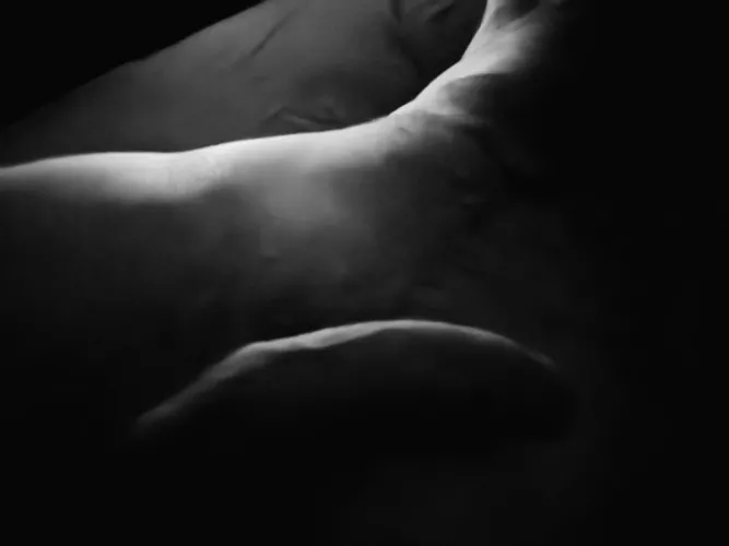 B&W in Soft Candlelight by dicksoelysium