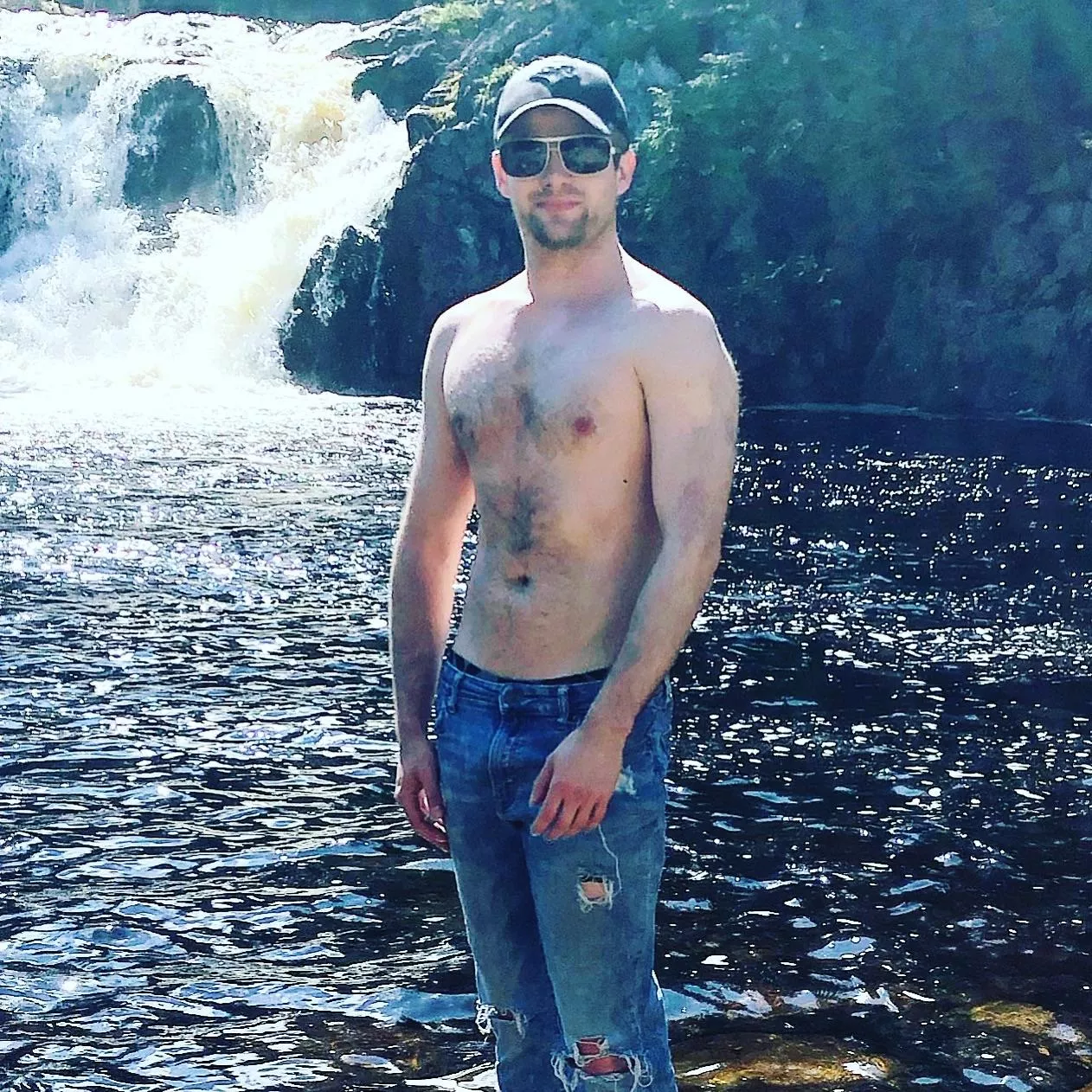 Come explore the waterfall with me ? Secret passage awaits us 😈 posted by reckersworld