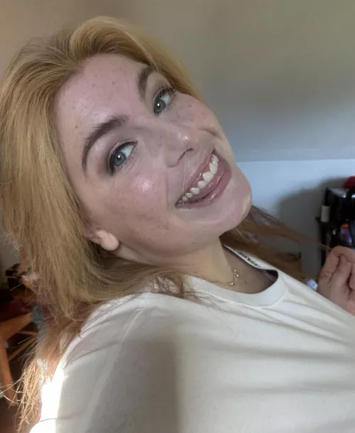 Happy Monday 💖 by massivemegan