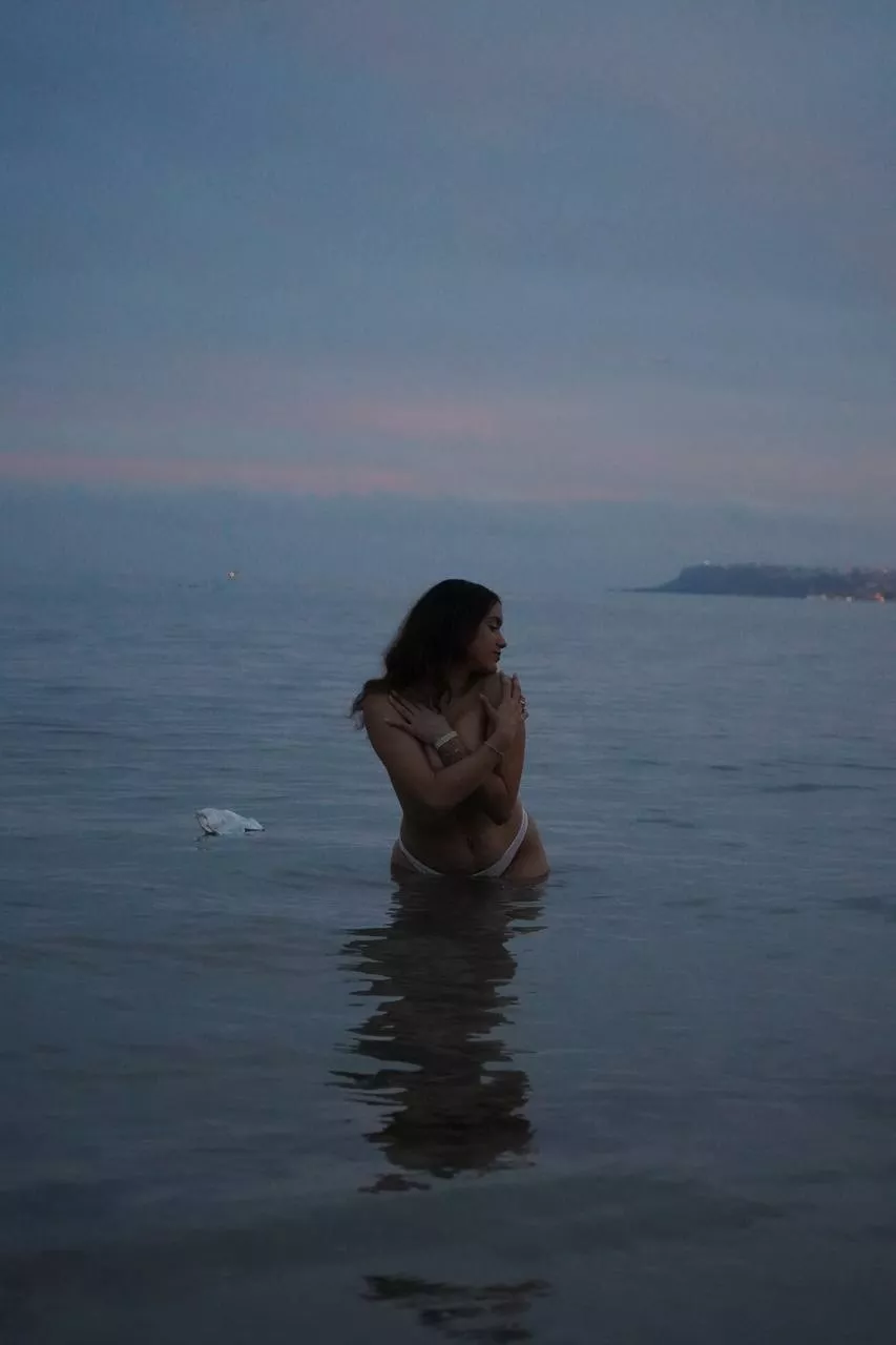 I can be spontaneous if you are into intimate beach adventures posted by Spooky-Yellowjacket