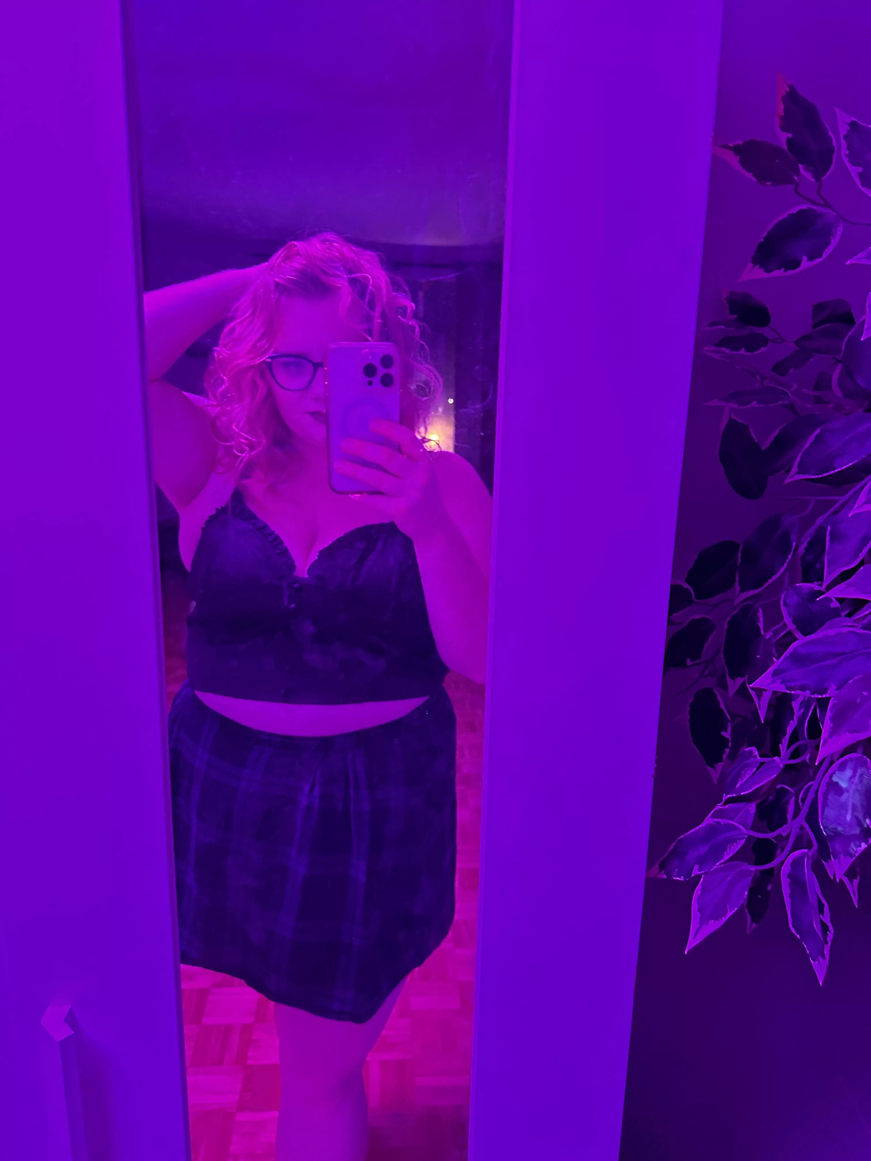 I love mood lighting, don’t you ? posted by Lauraleslie