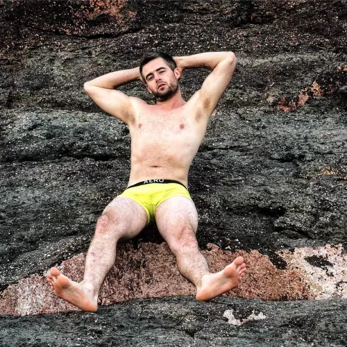 Just hanging out , wanna join ? :) by reckersworld