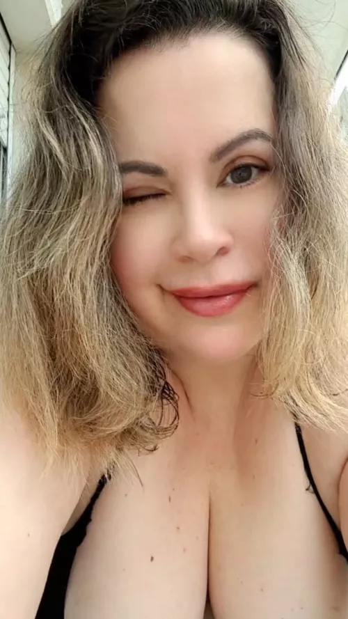 Mwahhh Nicole wishes you a great sunday! by bbwnicoleann