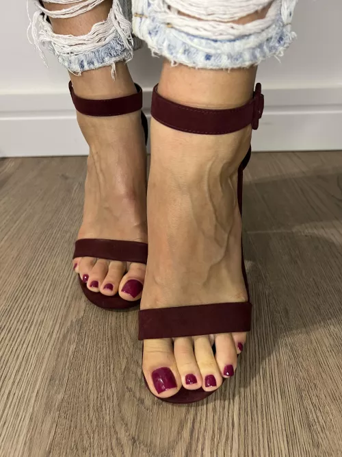 See them close by _feet_licious