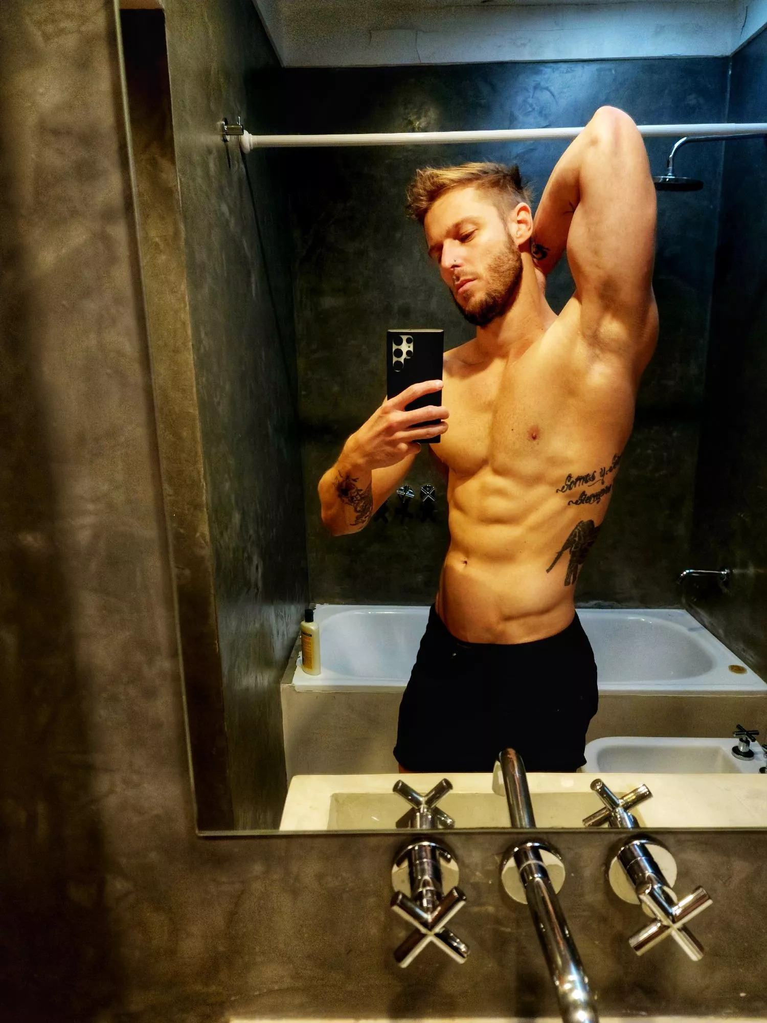 Some armpit love for your Monday posted by aiasar1