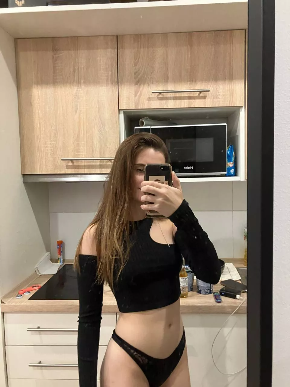 Wearing black brings out my curves posted by jennybabyyx