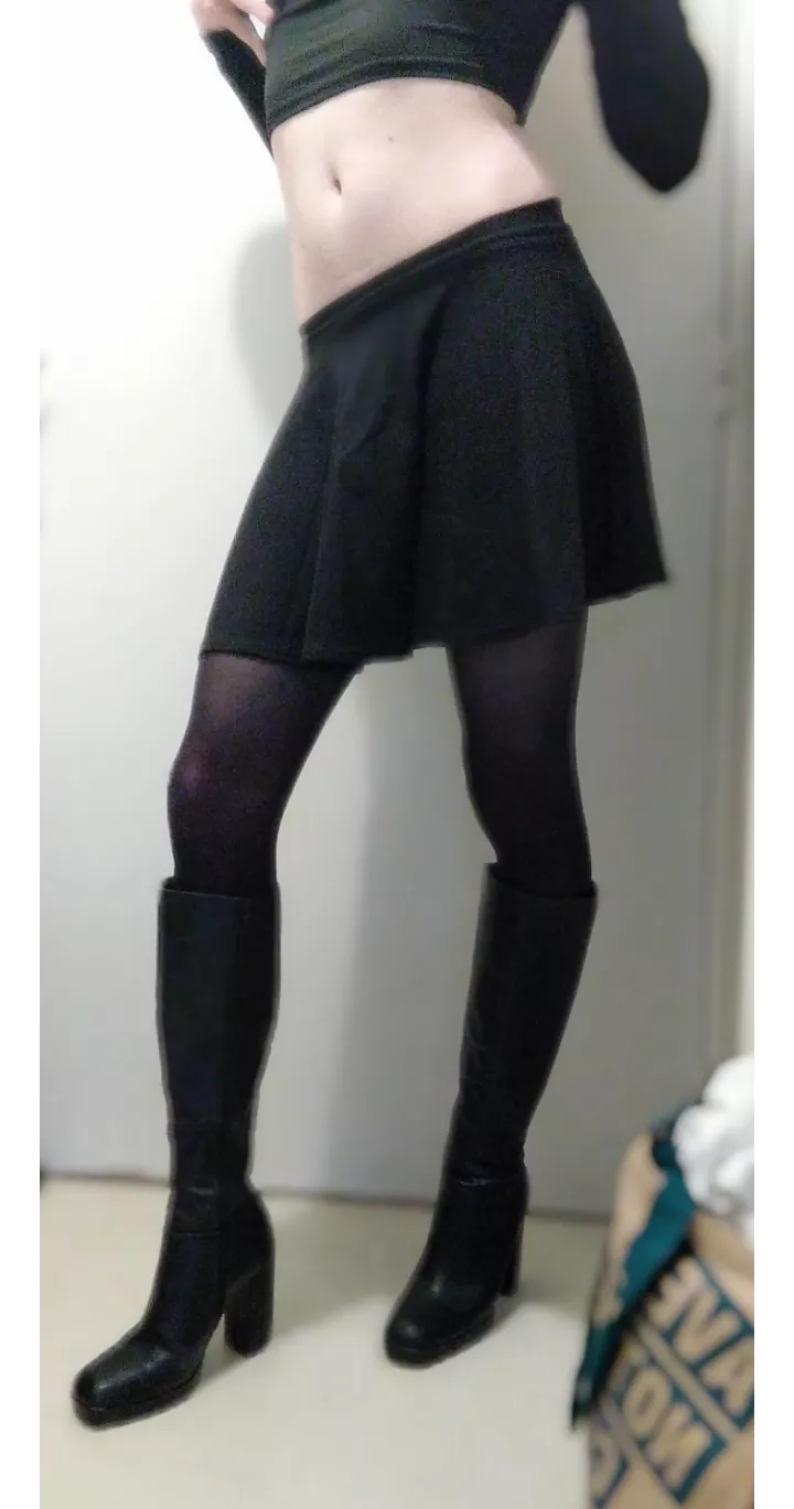 Do I look good with high heels ??? 🤭 posted by CallMeRaphaelle