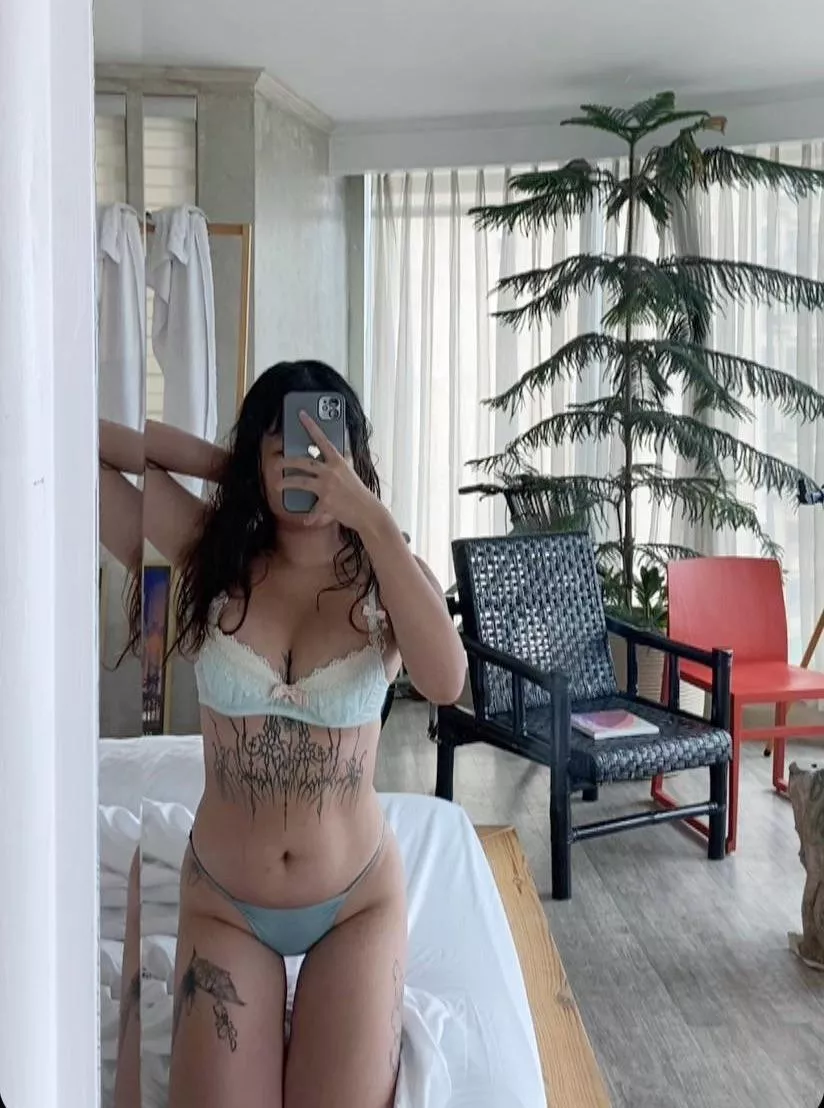 [f]irst post, hi? 😄 posted by throwawaymiruna