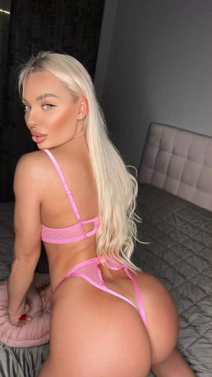 My ass is ready for a night out with your dick 😈 Link is below, free page! posted by Olive6371