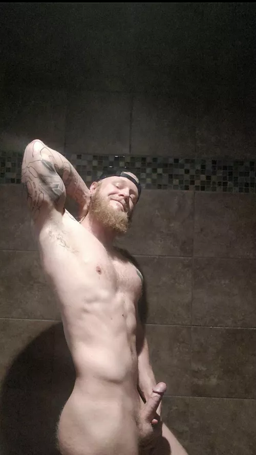 My beards been dry as of late, could definitely use a good face sitting. Any volunteers? by Mason_albino