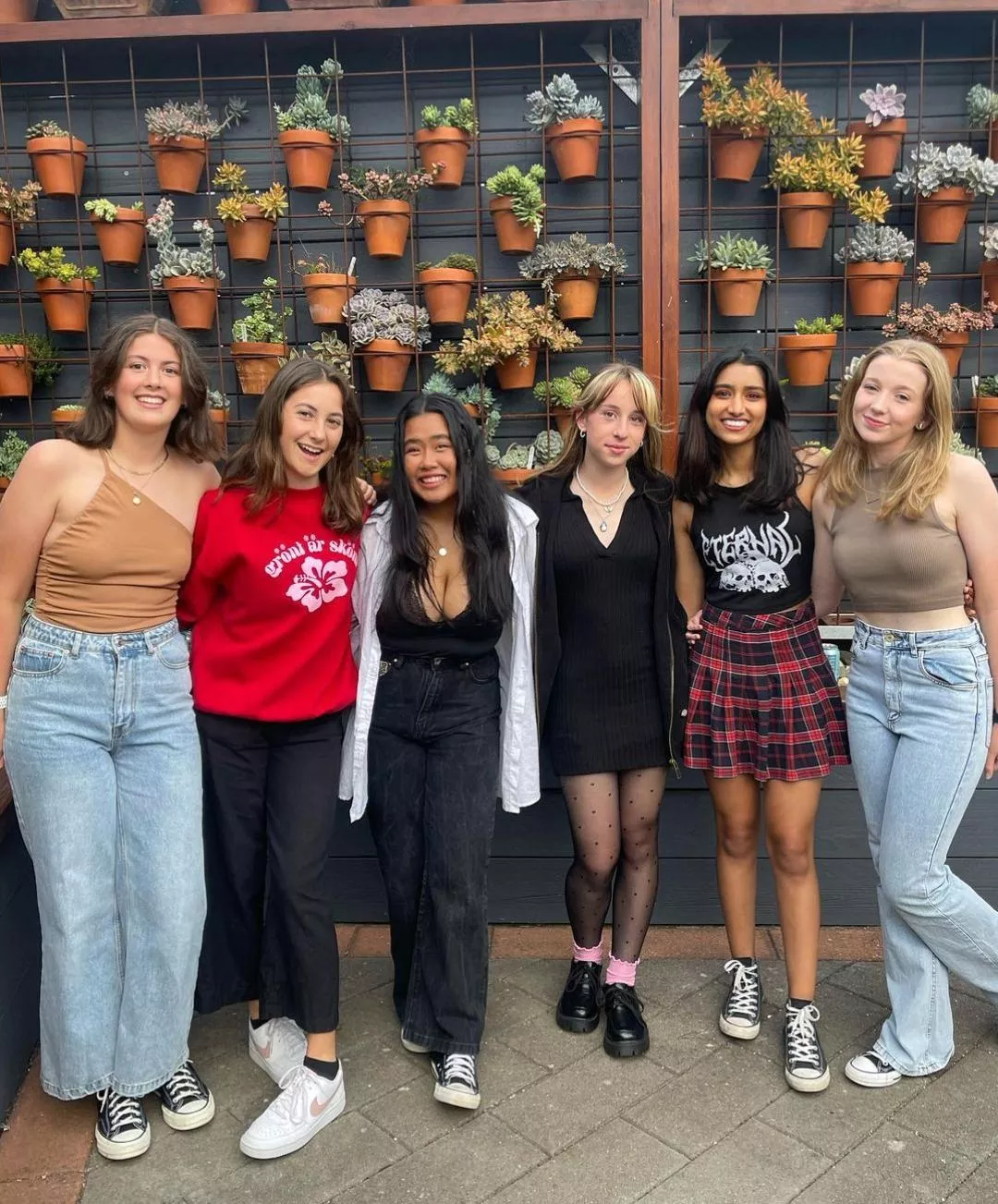 Who's your favorite [6] posted by ConsiderationBrief36