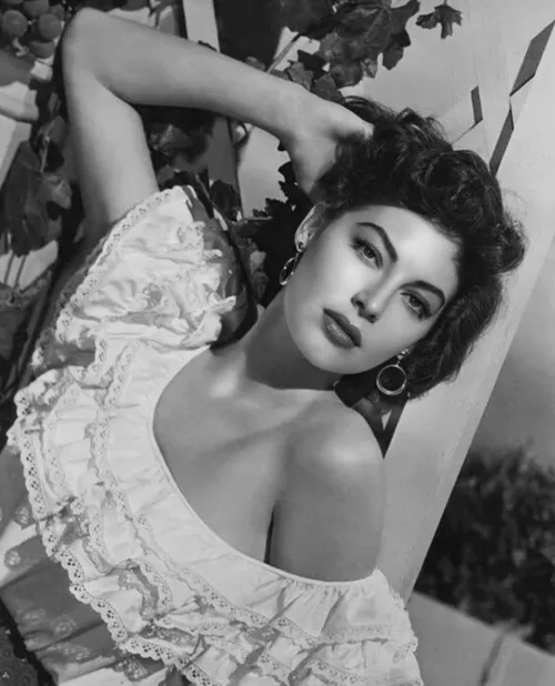 Ava Gardner (1940s) by bil_sabab