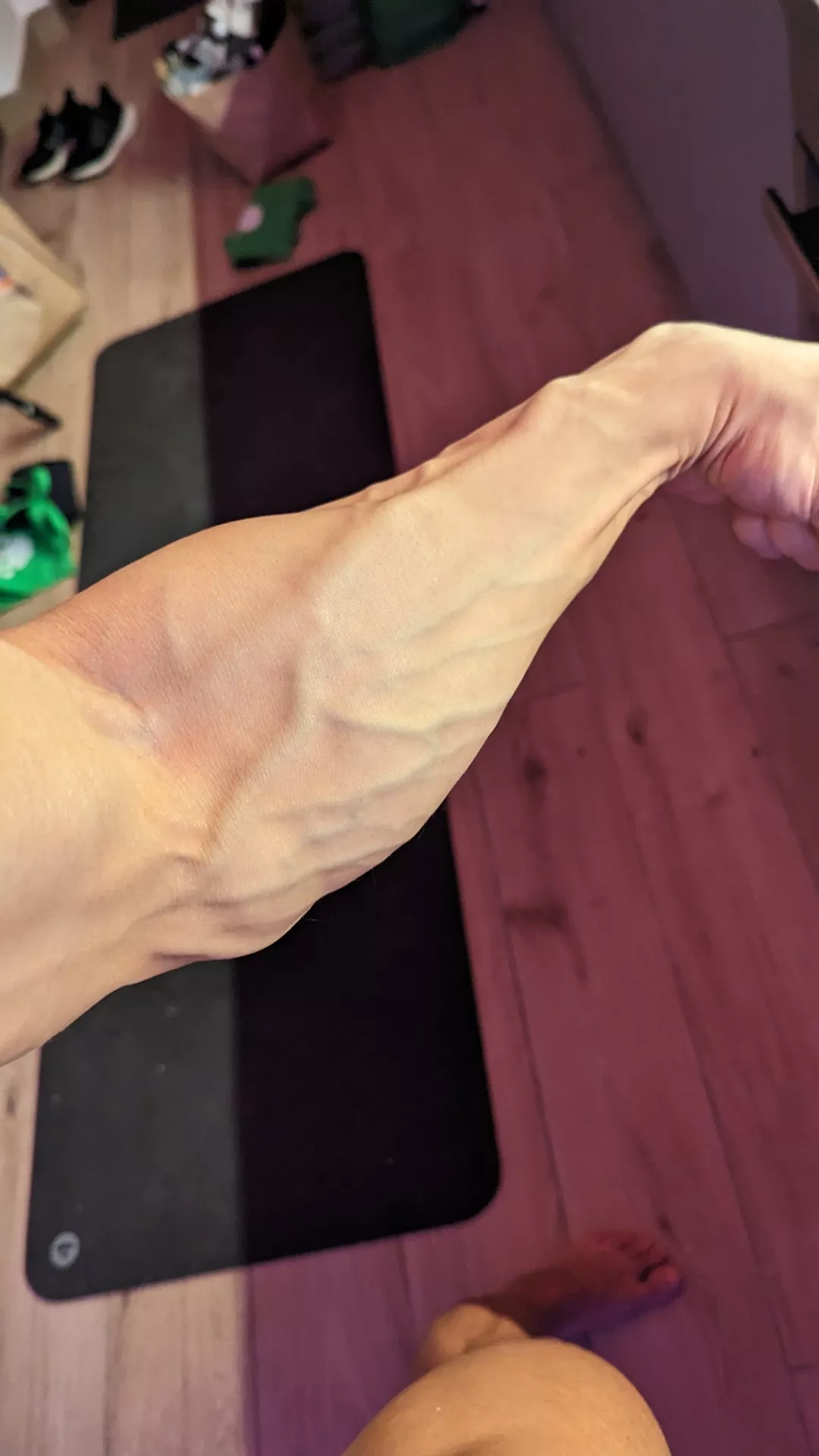 Do u like veiny big forearms? 😈 posted by AndrewAD9