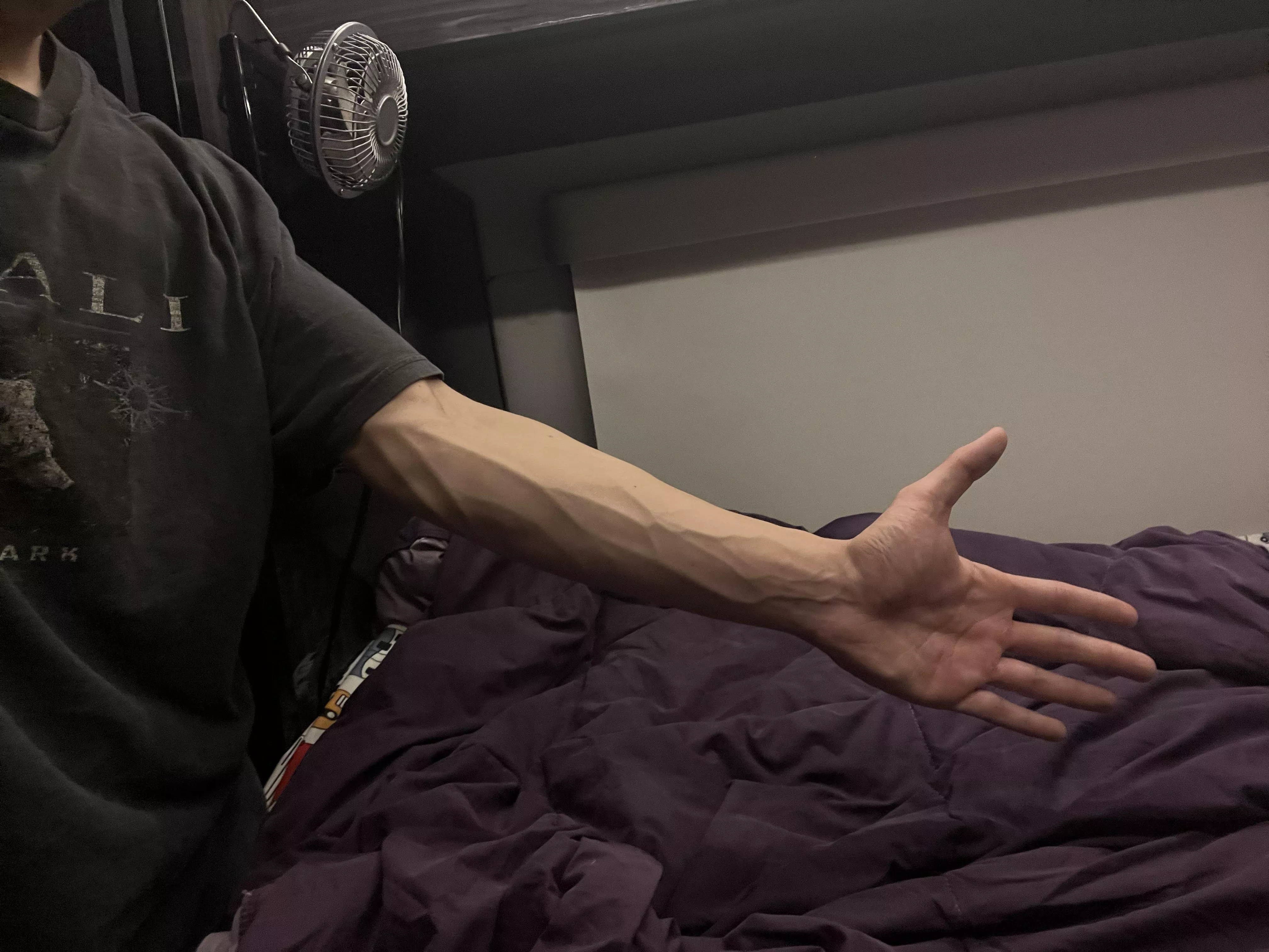 do you guys like my forearm posted by Kadelovesyou