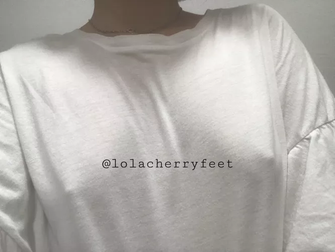 Do you notice anything? 🙄 by lolacherryfeet