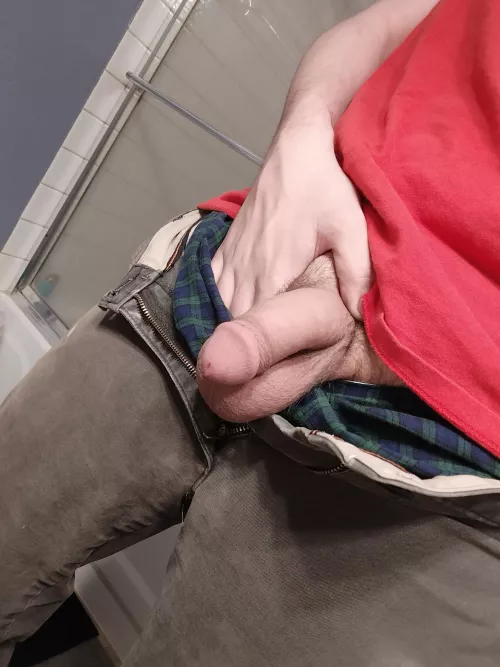 First time posting here 🥺 by ImprovementOk157