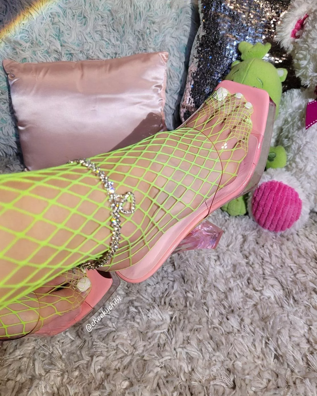 Fishnets and heels posted by thecheekychibi