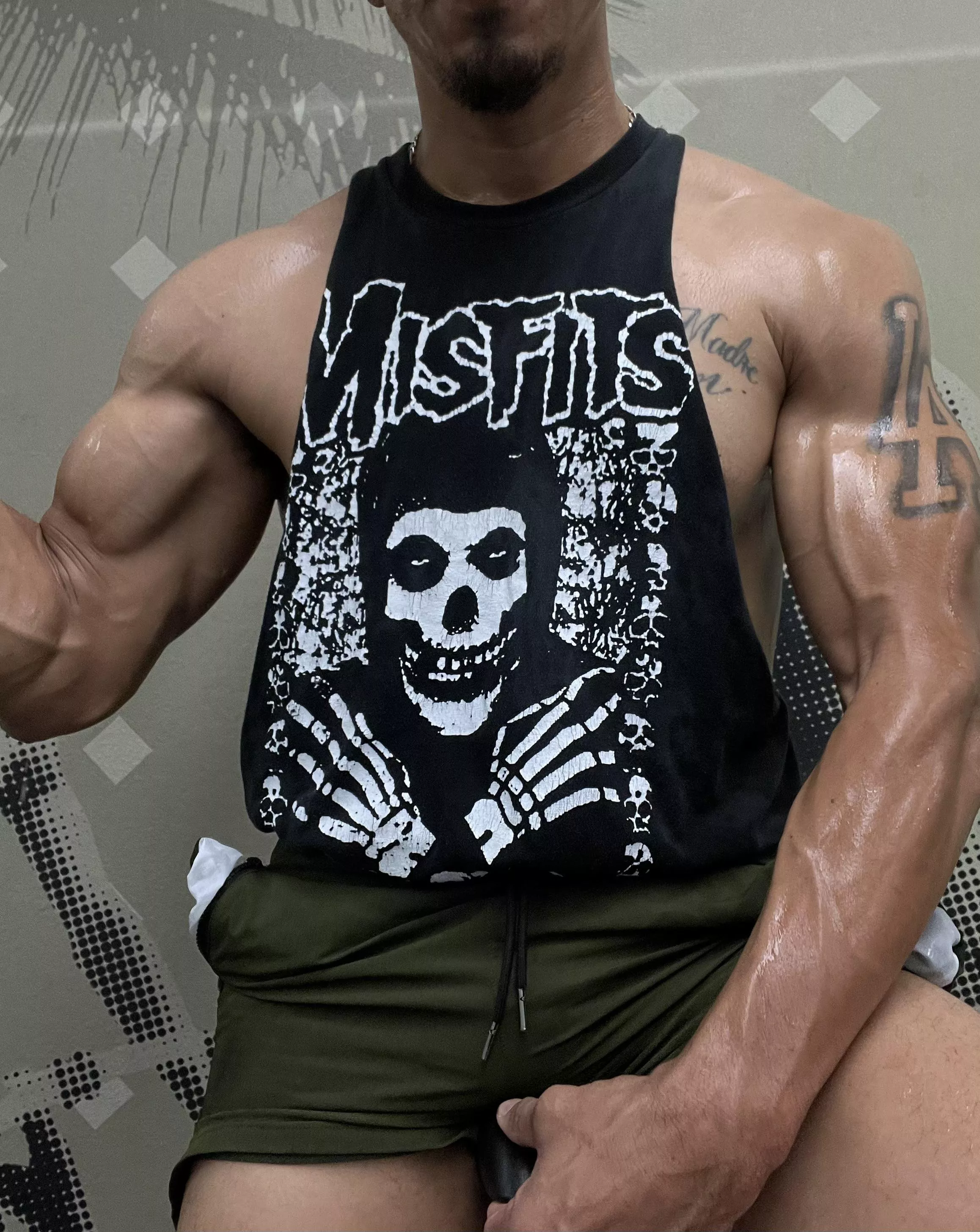 Flex after my cycling 🚴🏽 session posted by AdonisFit69