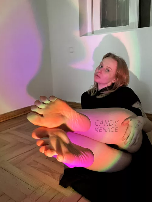 How hot is this pose? by Candy_Menaceee