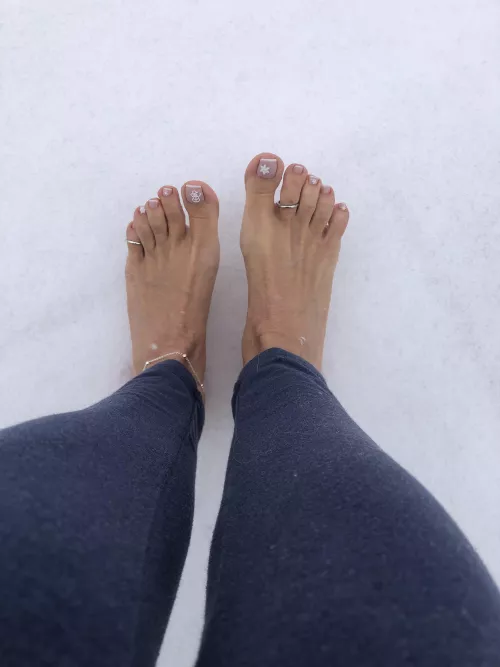 I have to announce..first snow of the year in my place by albastoes